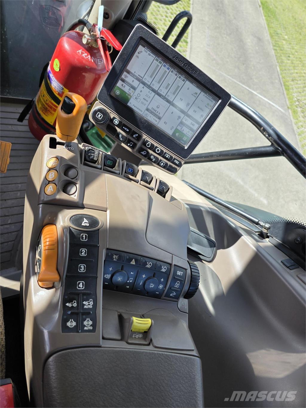 John Deere 6215R 曳引機