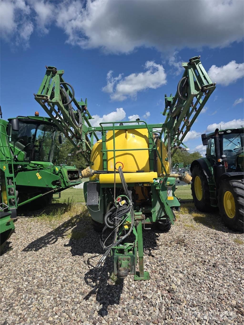 John Deere 740 牽引式噴霧機