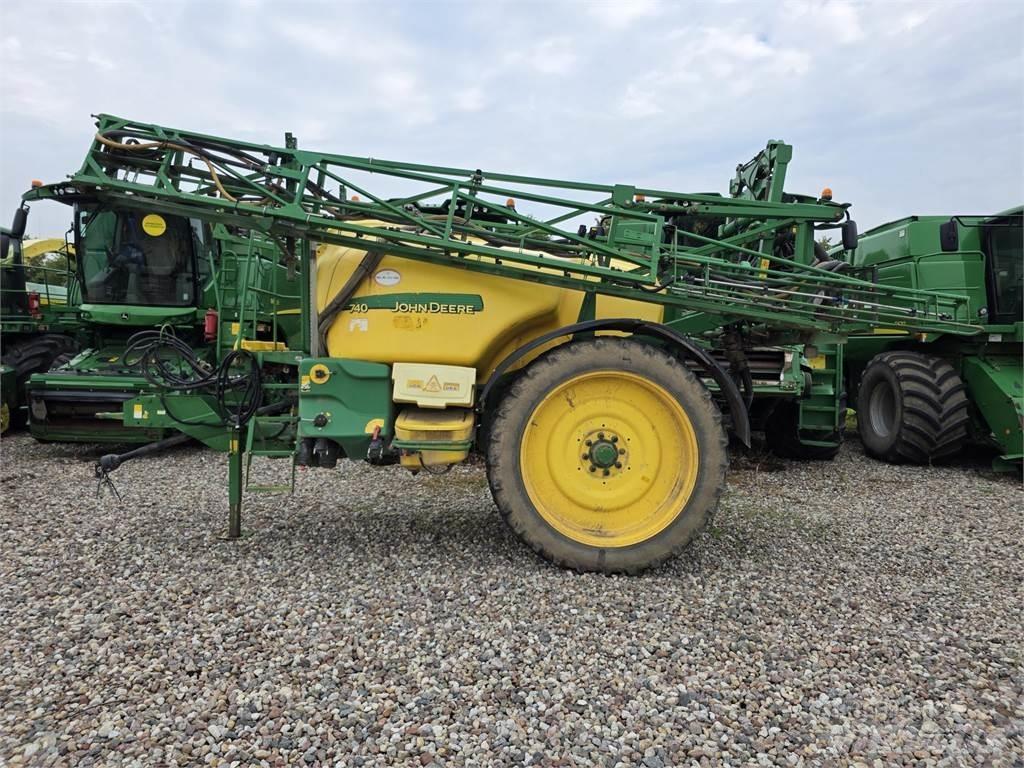 John Deere 740 牽引式噴霧機