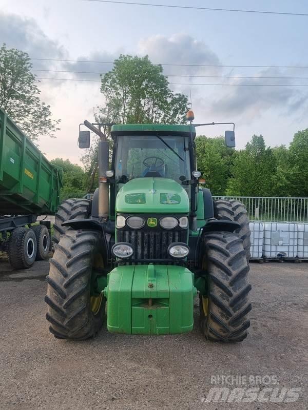 John Deere 7820 曳引機