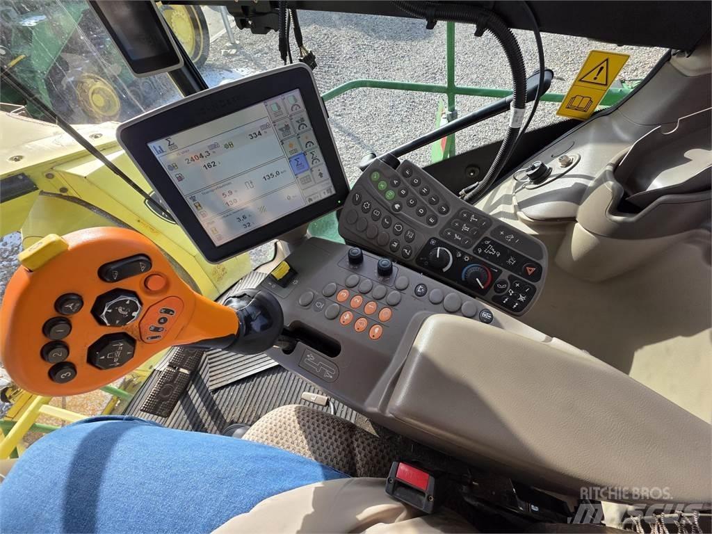 John Deere 8300 自走式飼料採集機