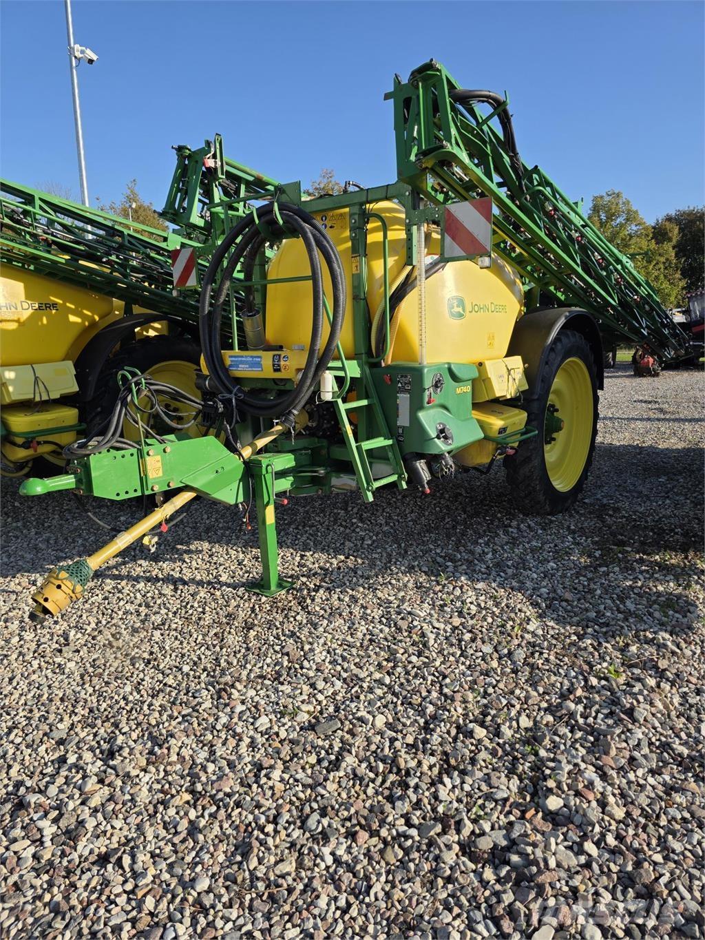 John Deere M740 牽引式噴霧機