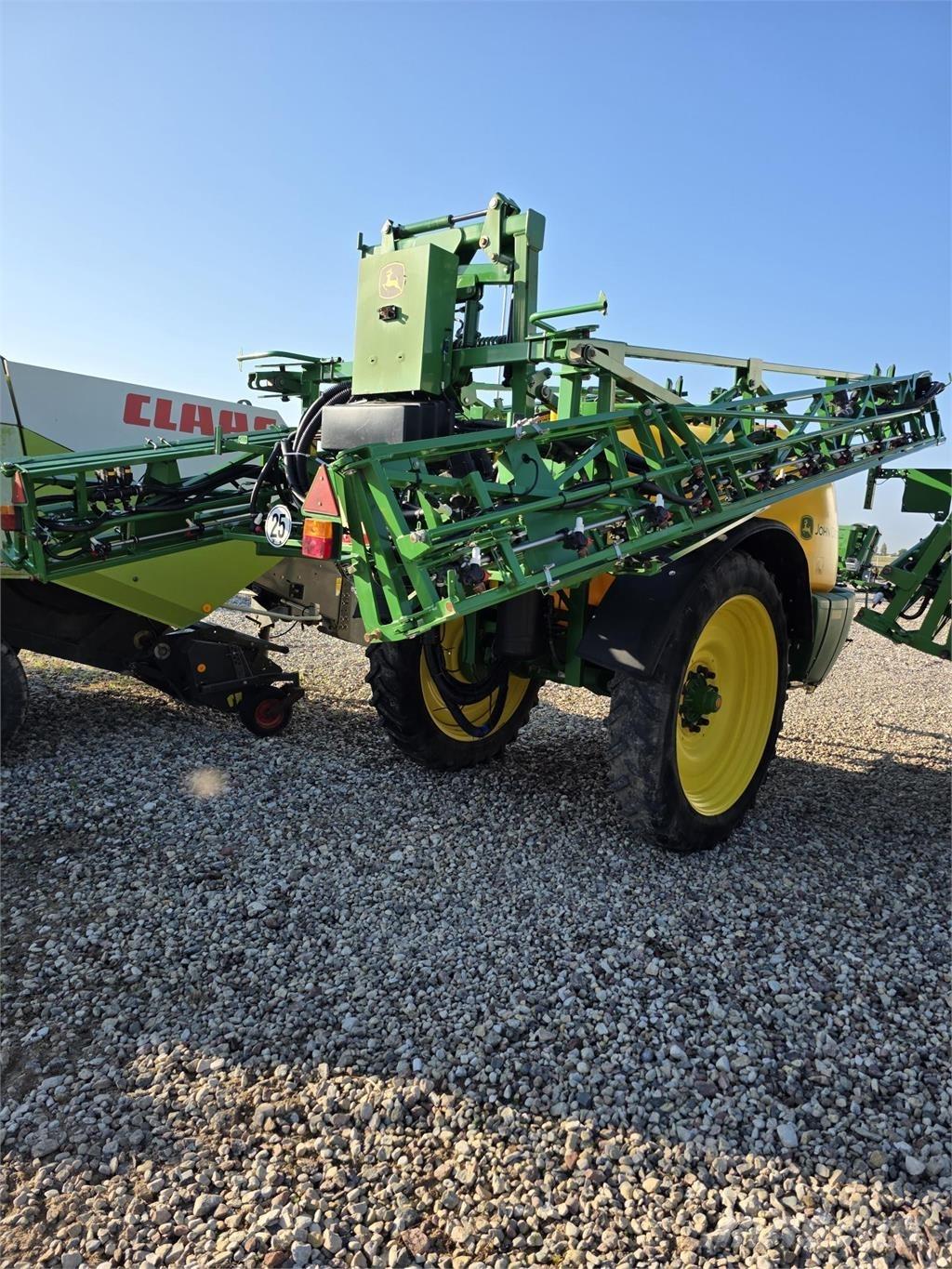 John Deere M740 牽引式噴霧機