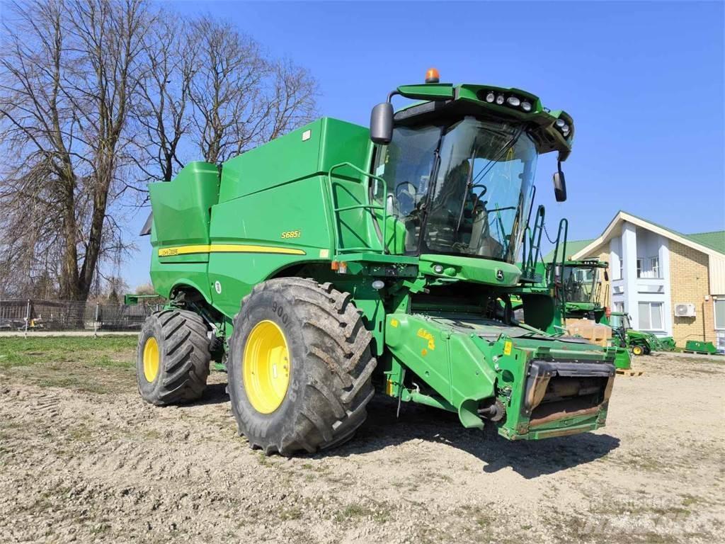 John Deere S685 聯合收穫機
