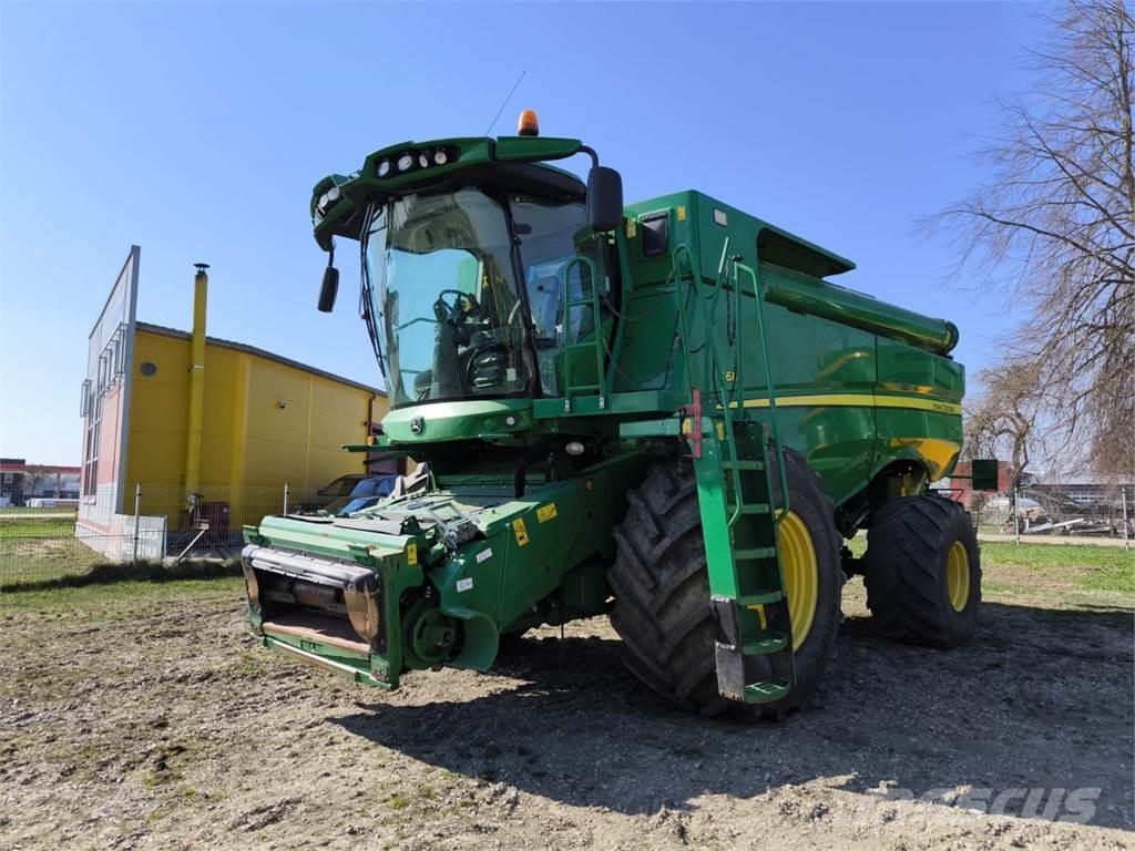 John Deere S685 聯合收穫機