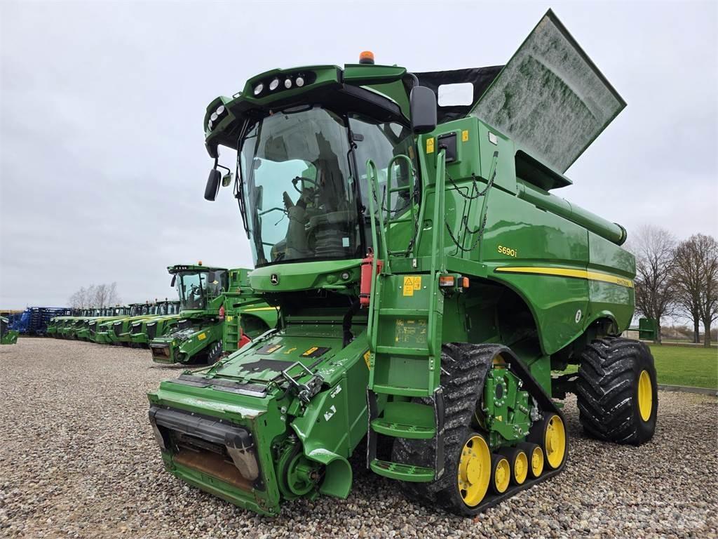 John Deere S690 聯合收穫機