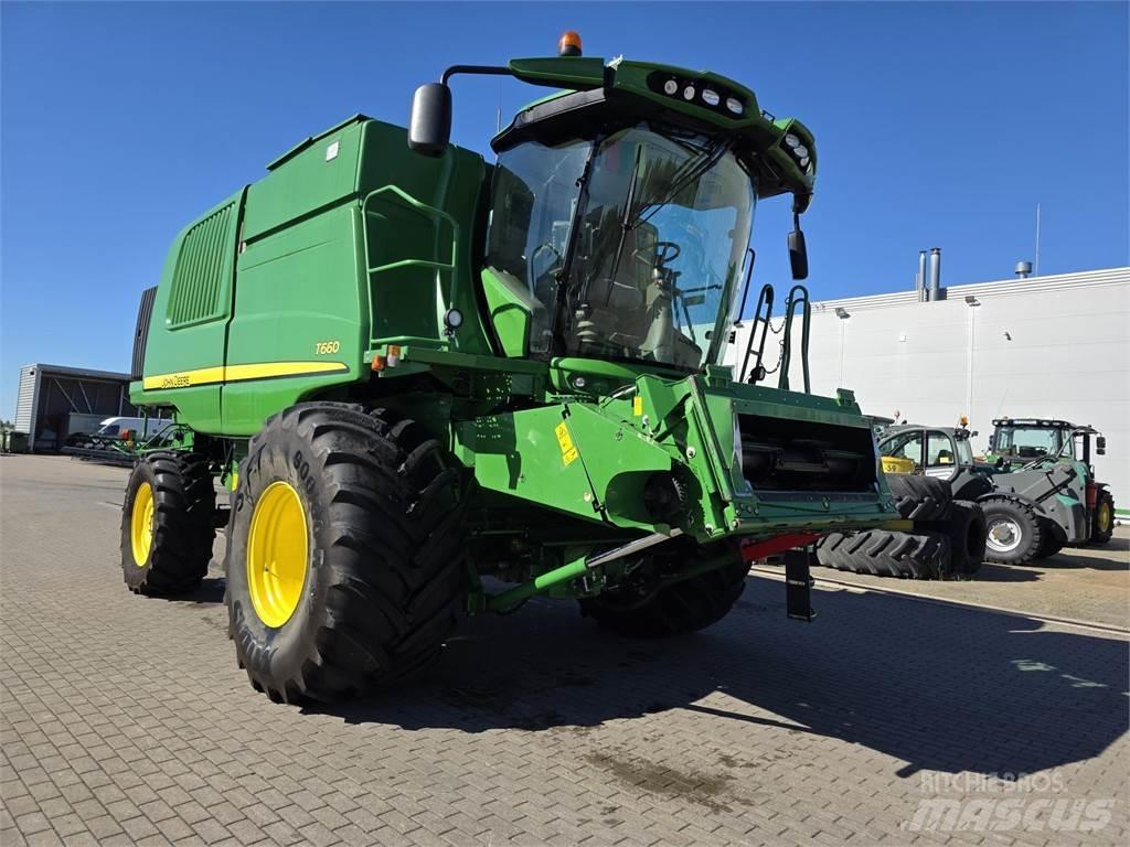 John Deere T660 聯合收穫機