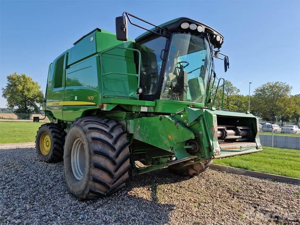 John Deere T670 聯合收穫機