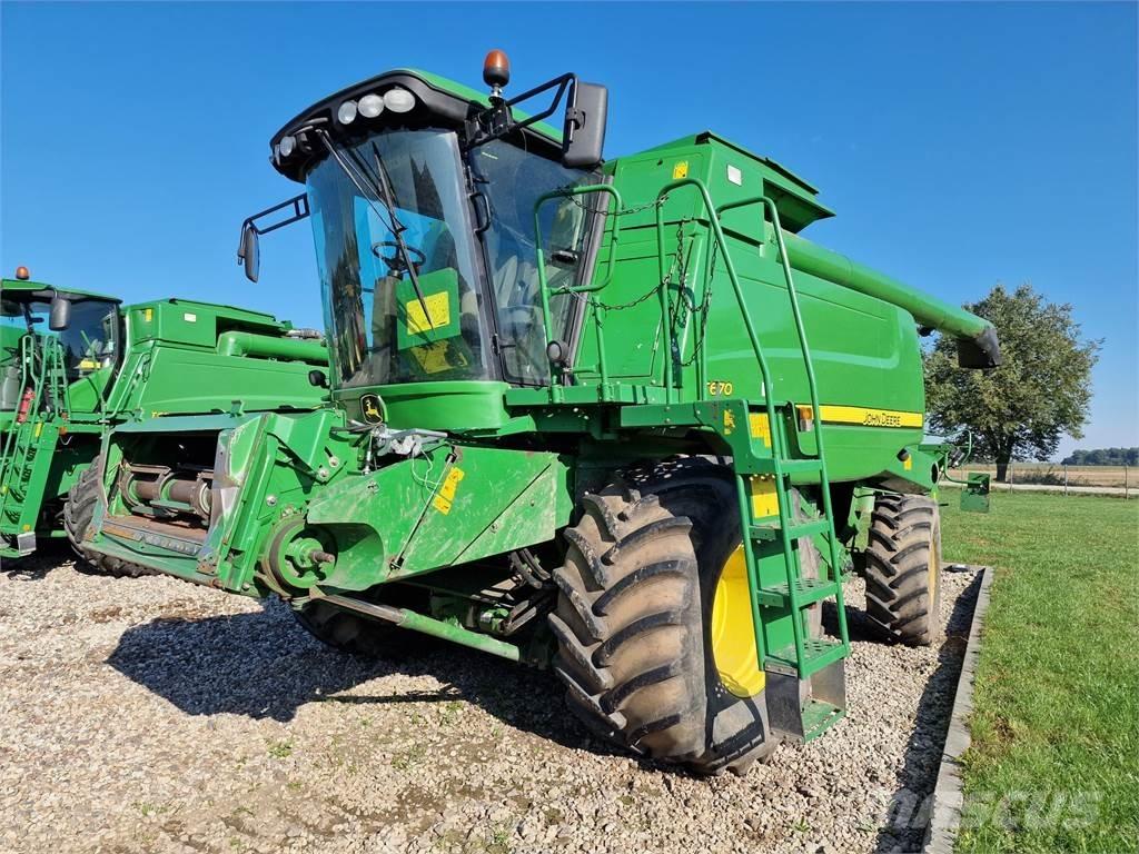 John Deere T670 聯合收穫機