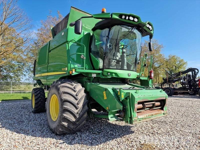 John Deere T670 聯合收穫機
