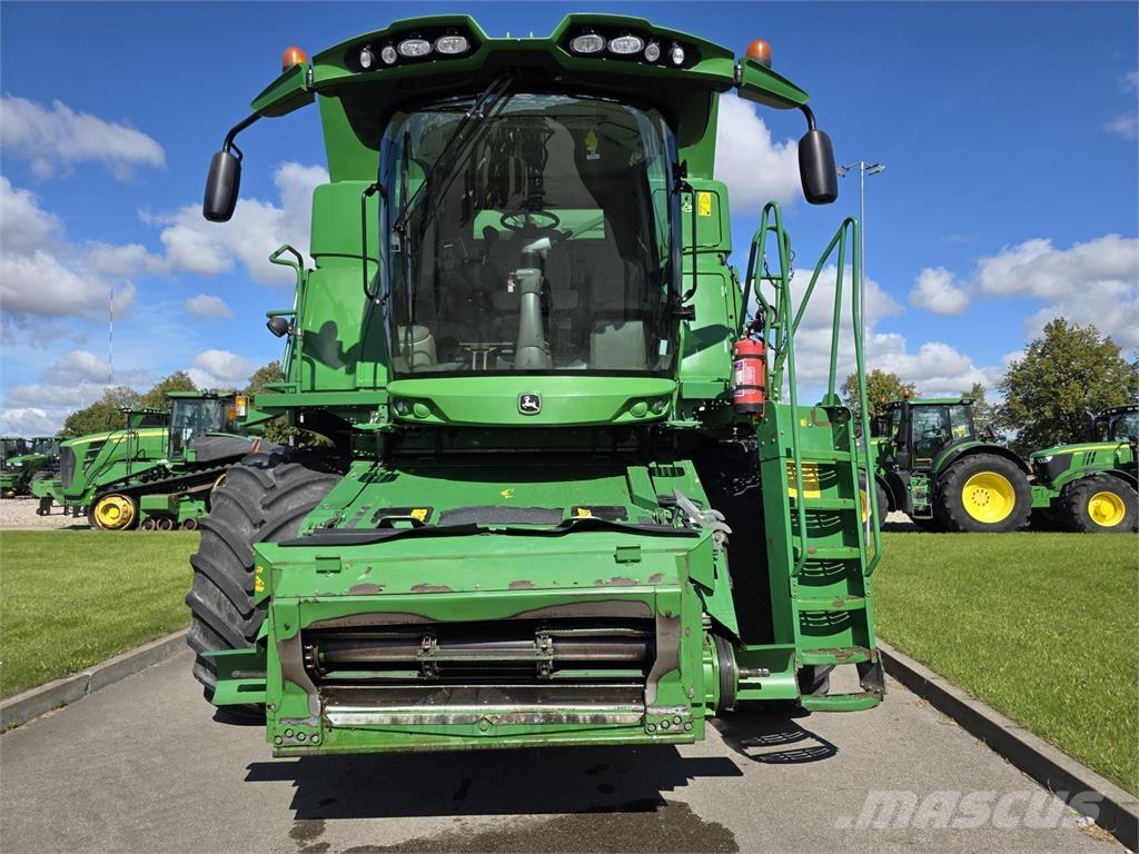 John Deere T670 聯合收穫機