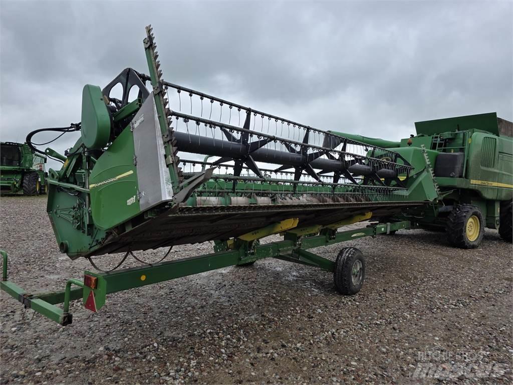John Deere T670 聯合收穫機