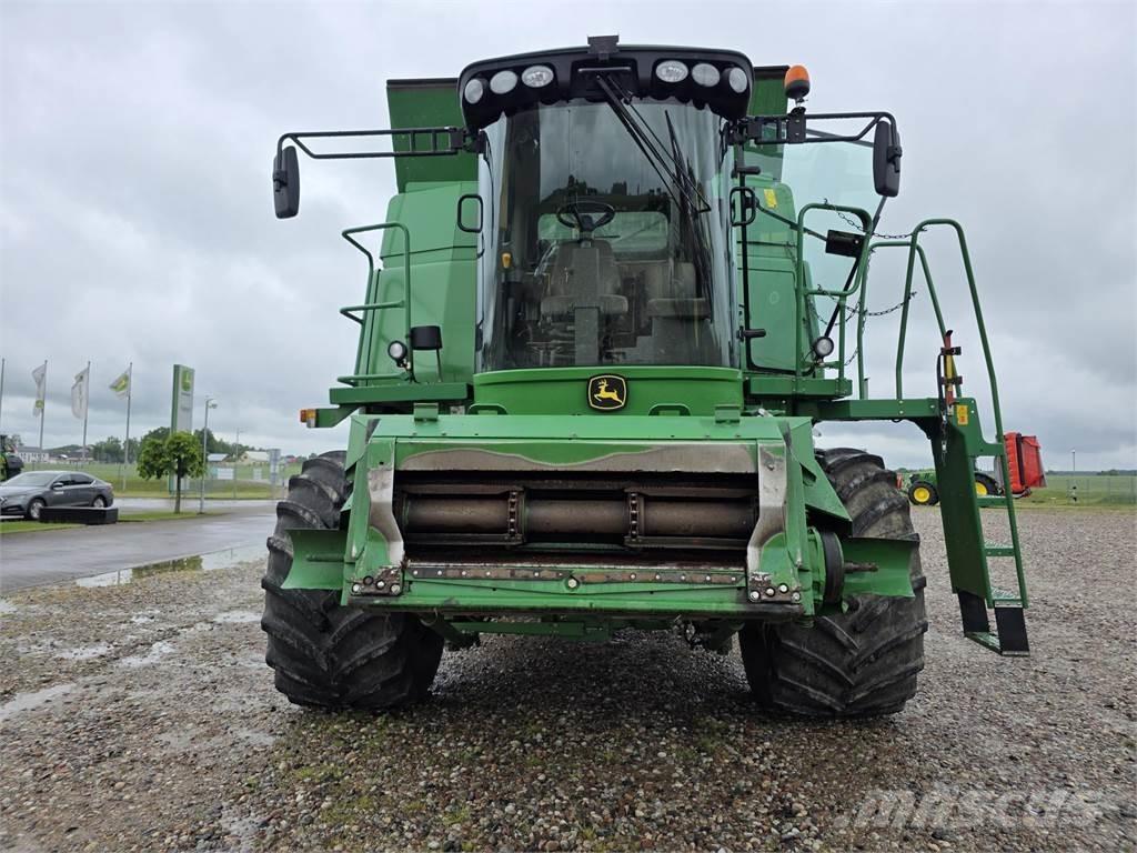 John Deere T670 聯合收穫機