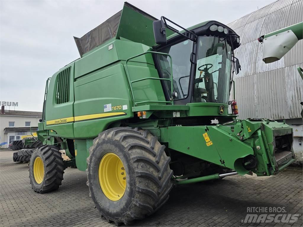 John Deere T670 聯合收穫機