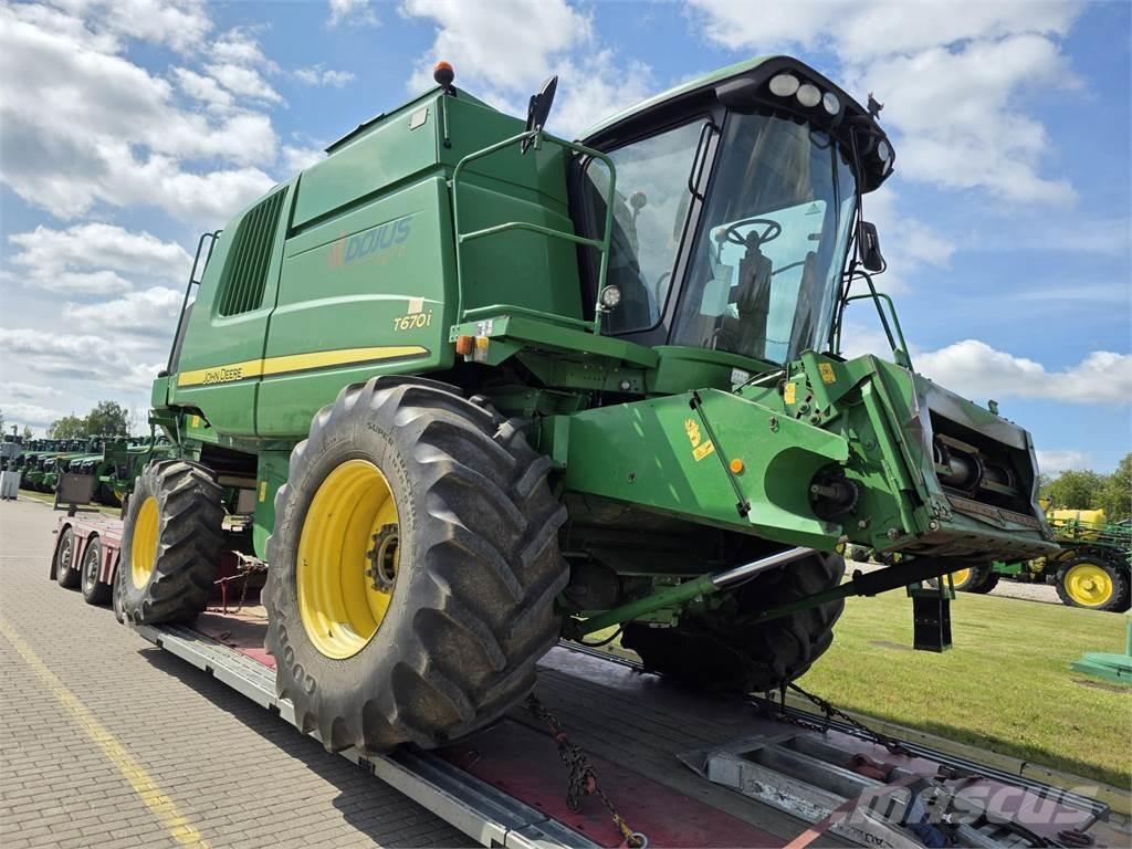 John Deere T670 聯合收穫機