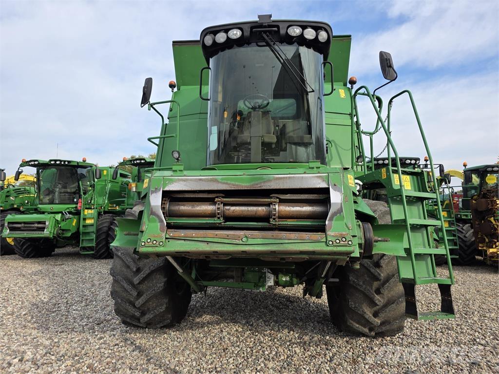 John Deere T670 聯合收穫機