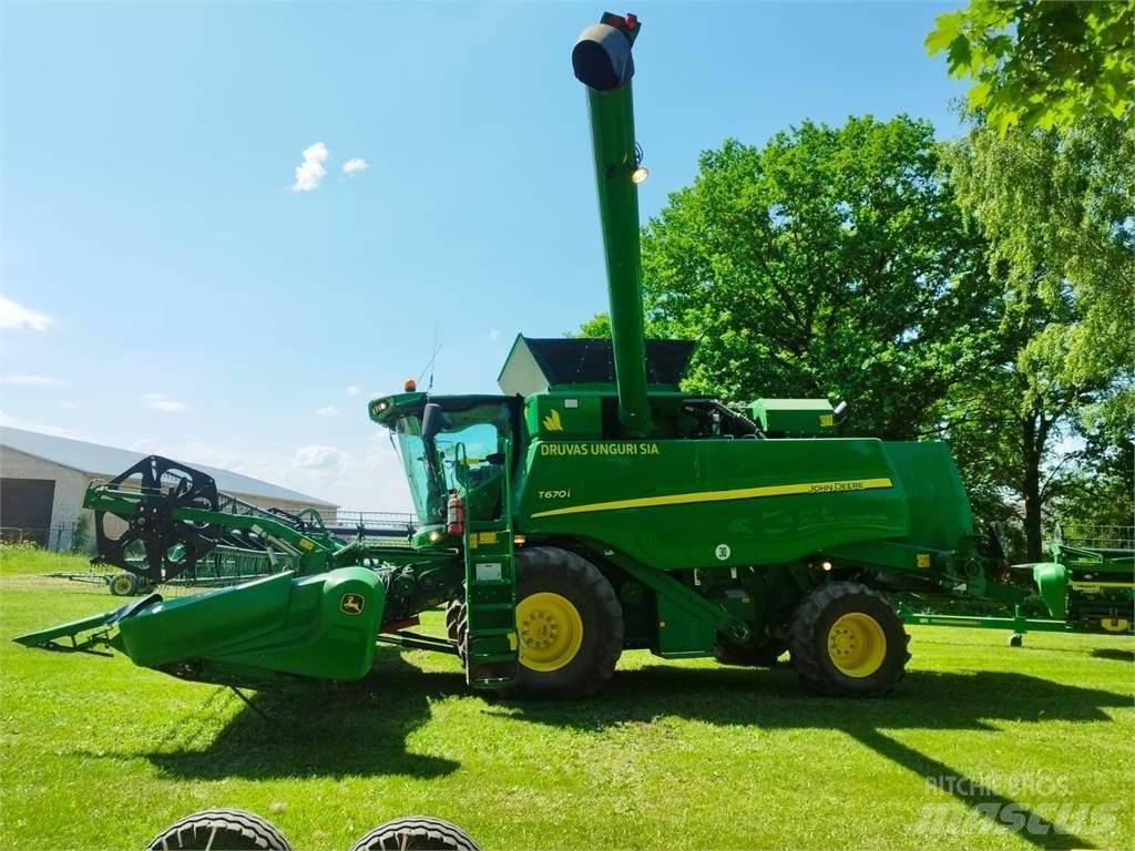 John Deere T670i 聯合收穫機