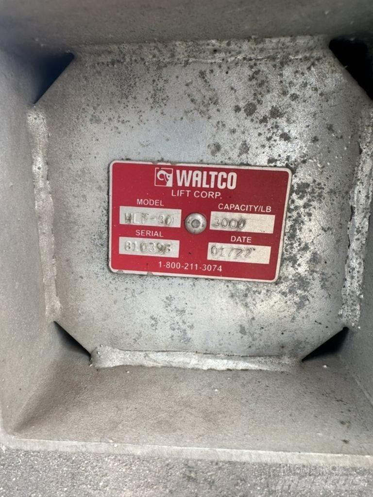  Waltco HLF-30 貨物和傢俱升降車