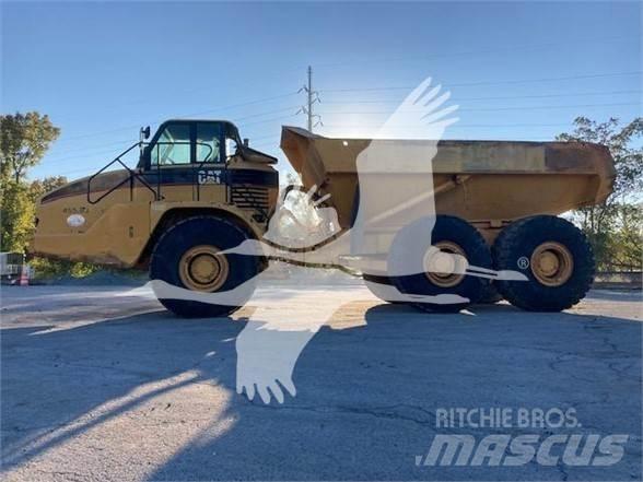 CAT 740 鉸接式起吊車
