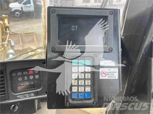 CAT 972G 輪胎式裝載機
