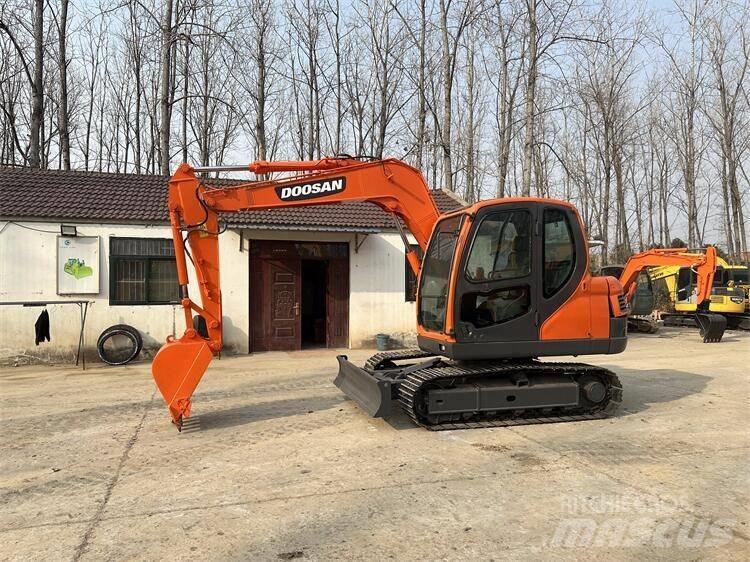Doosan DX 75 小型挖土機/掘鑿機<7t(小型挖掘機)