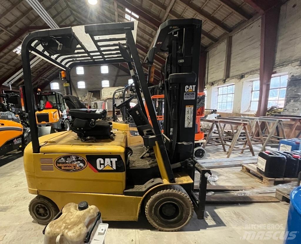 CAT EP 25 電動堆高機
