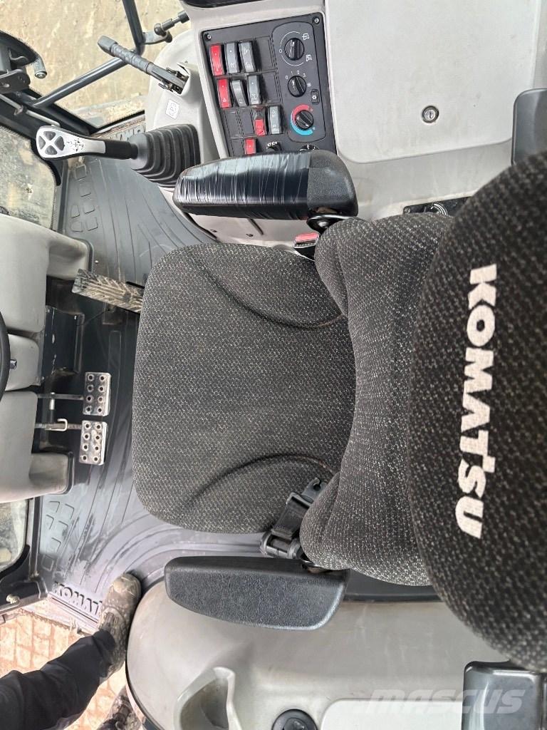 Komatsu WB 97 S 反鏟裝載機