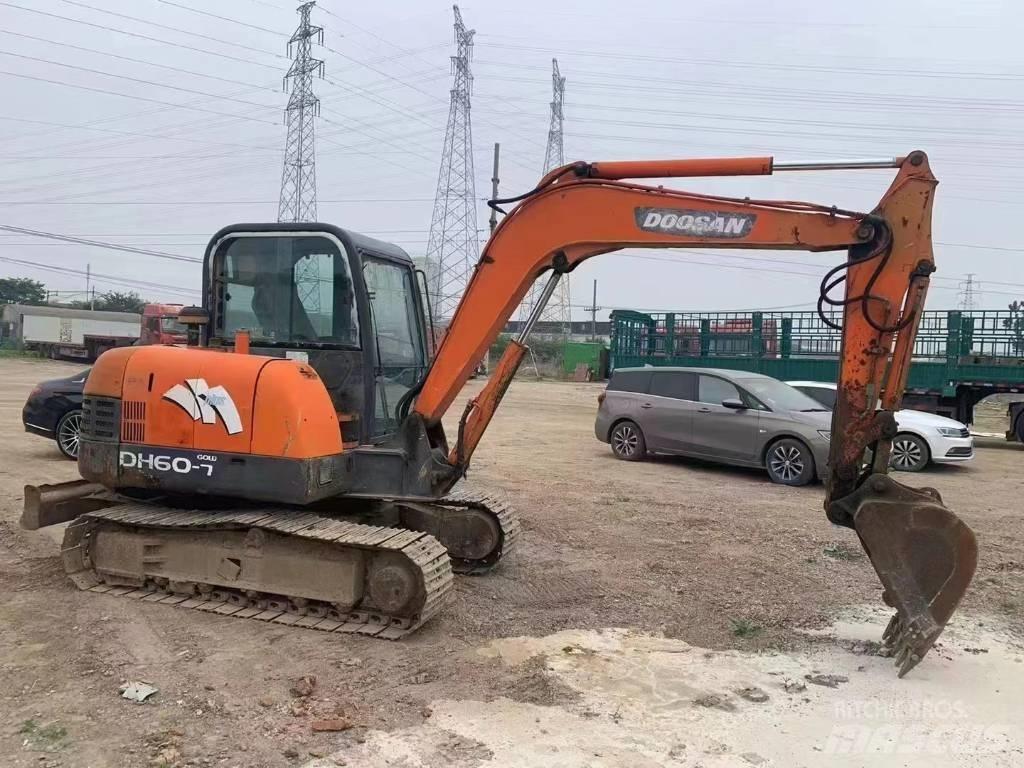 Doosan DH 60 小型挖土機/掘鑿機<7t(小型挖掘機)