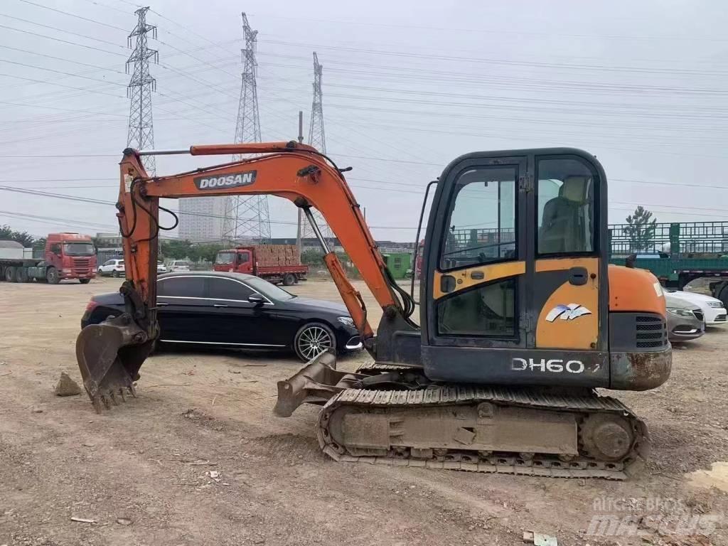 Doosan DH 60 小型挖土機/掘鑿機<7t(小型挖掘機)
