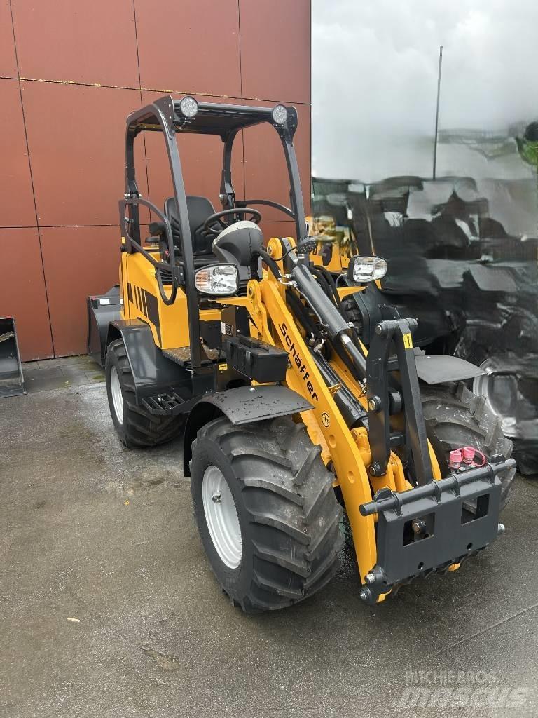 Schäffer 2445S 滑移轉向裝載機