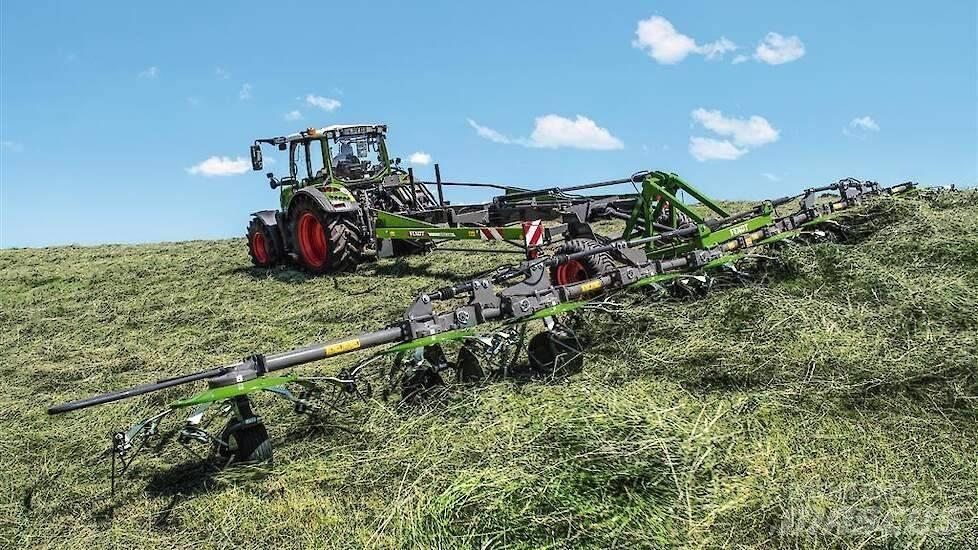 Fendt Lotus 1020T 耙與翻草機