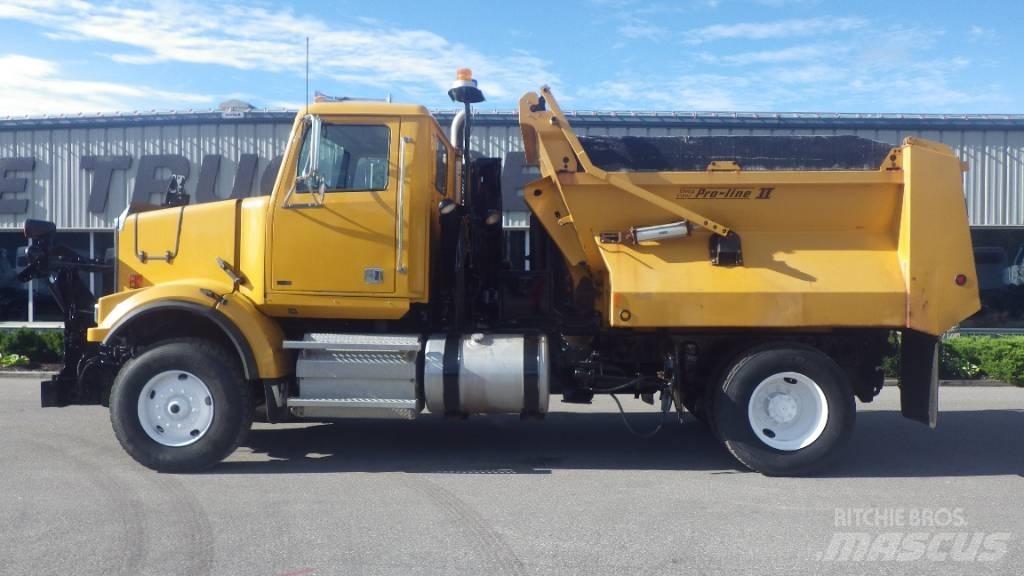 Western Star 4900 FA 刮雪板和犁