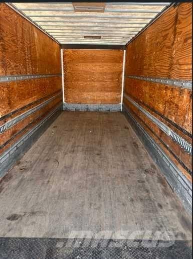 Freightliner M2-112 貨箱式卡車