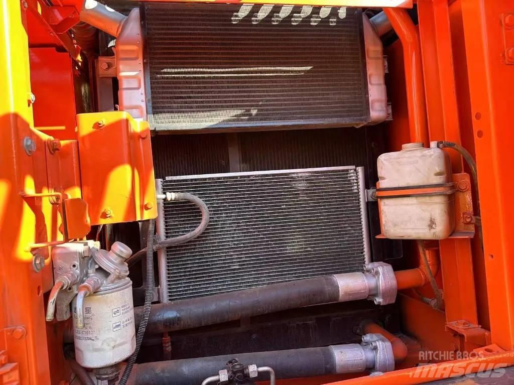 Doosan DX 225 LC 小型挖土機/掘鑿機<7t(小型挖掘機)