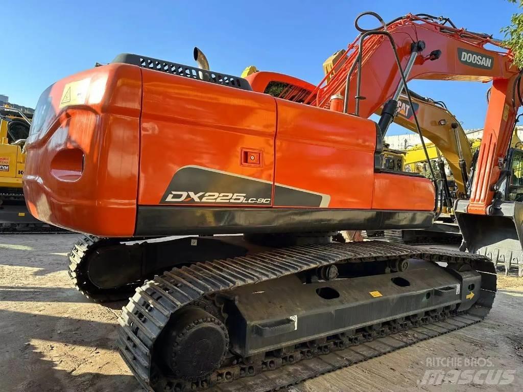 Doosan DX 225 LC 小型挖土機/掘鑿機<7t(小型挖掘機)