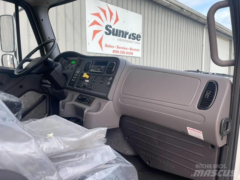 Freightliner M2 商用底盤車