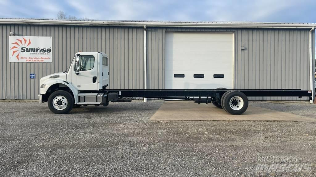 Freightliner M2 商用底盤車