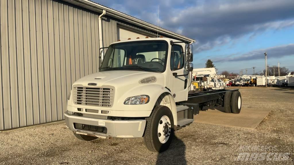 Freightliner M2 商用底盤車