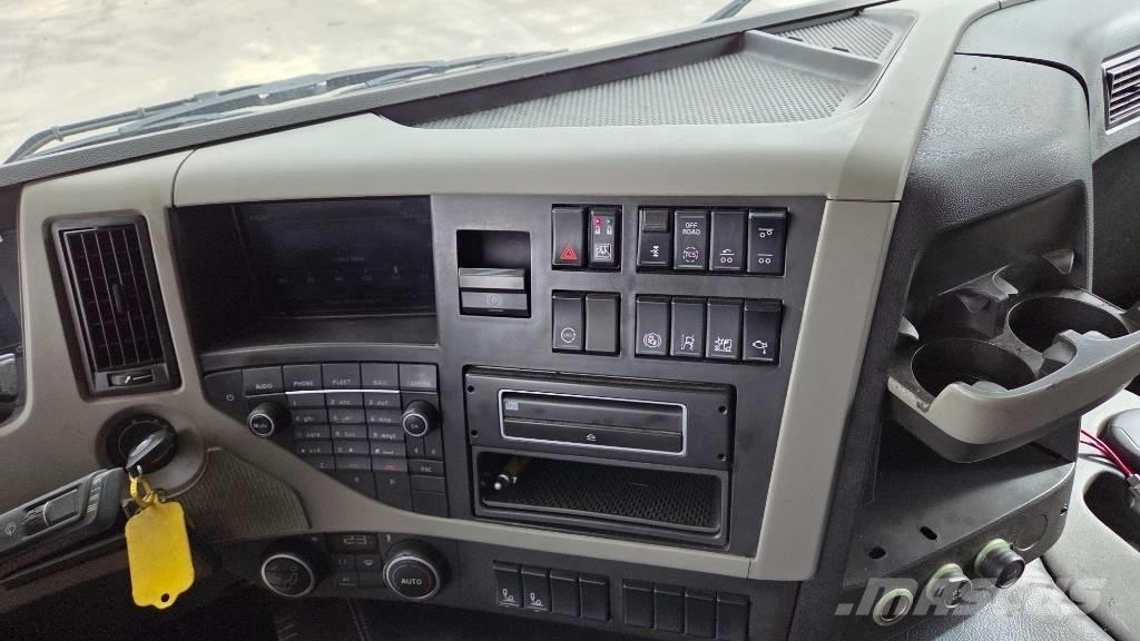 Volvo FM460 6X2*4 吊鉤式起重車