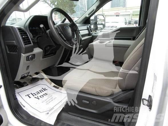 Ford F550 平板式/側卸式卡車