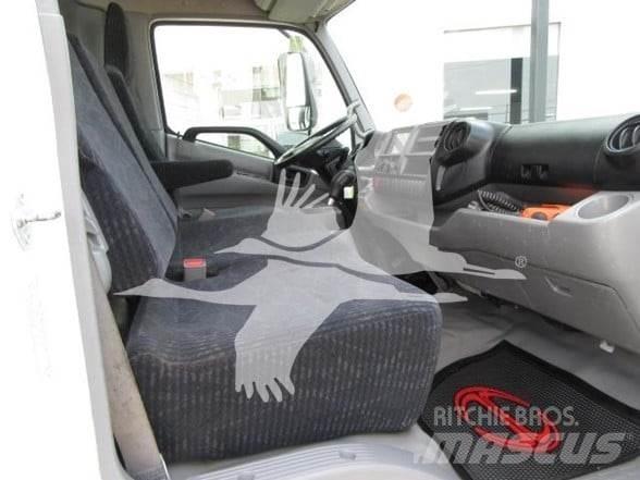 Hino 195 平板式/側卸式卡車