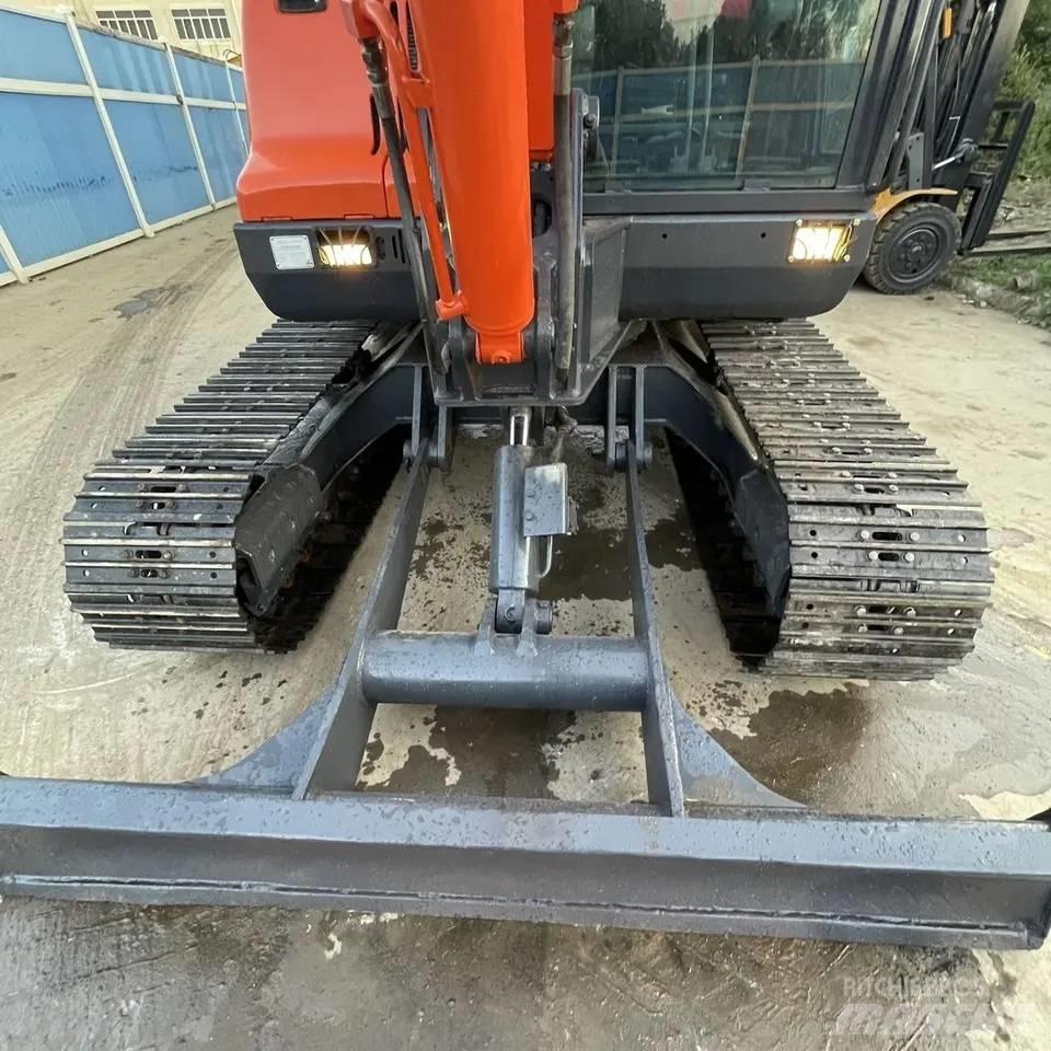Doosan DX 60 小型挖土機/掘鑿機<7t(小型挖掘機)
