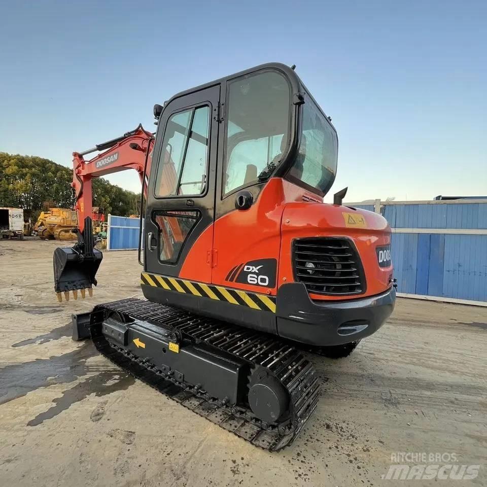 Doosan DX 60 小型挖土機/掘鑿機<7t(小型挖掘機)