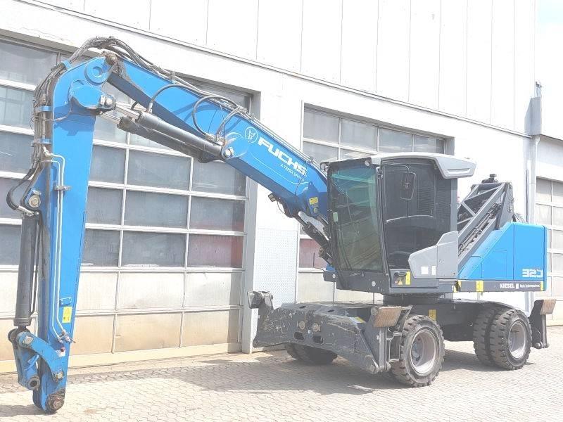 Fuchs MHL 320 F 廢棄物/工業用操作車