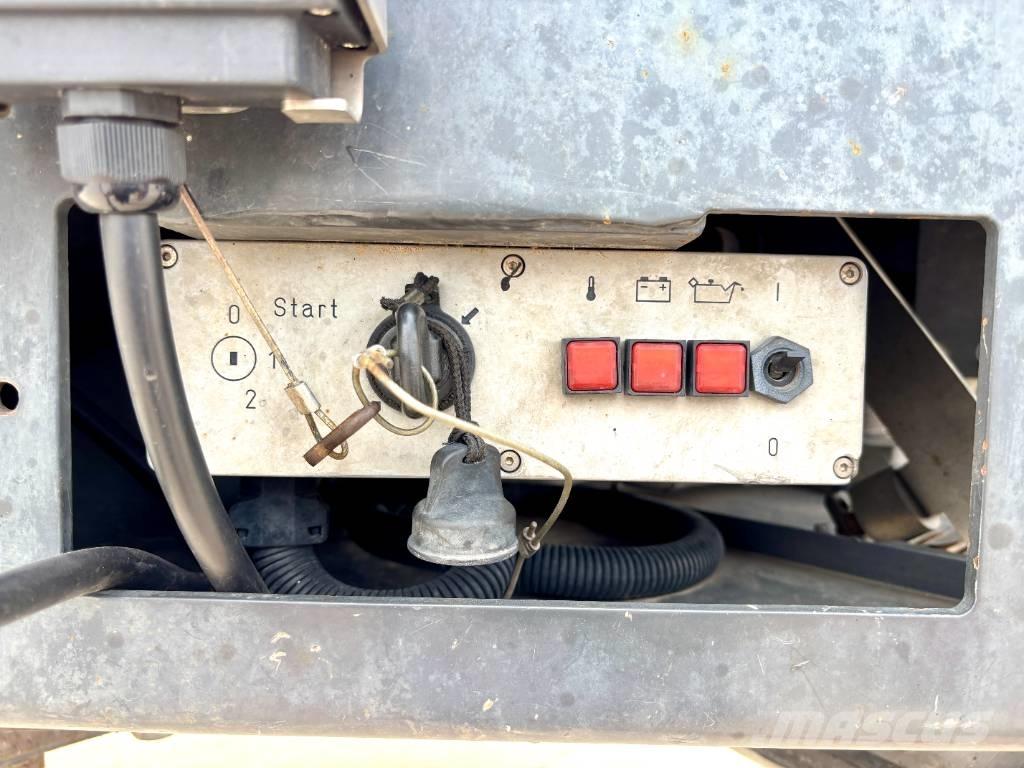 Goldhofer STZ-P9 平板式/側卸式拖車