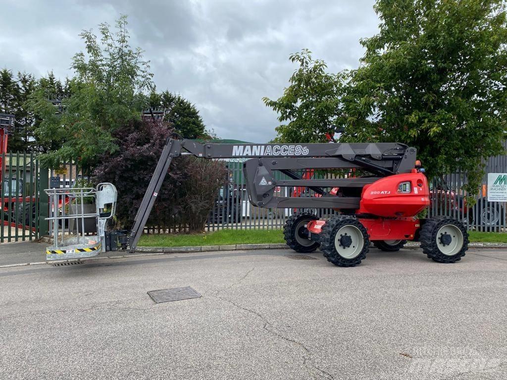 Manitou 200 ATJ 曲臂高空作業車