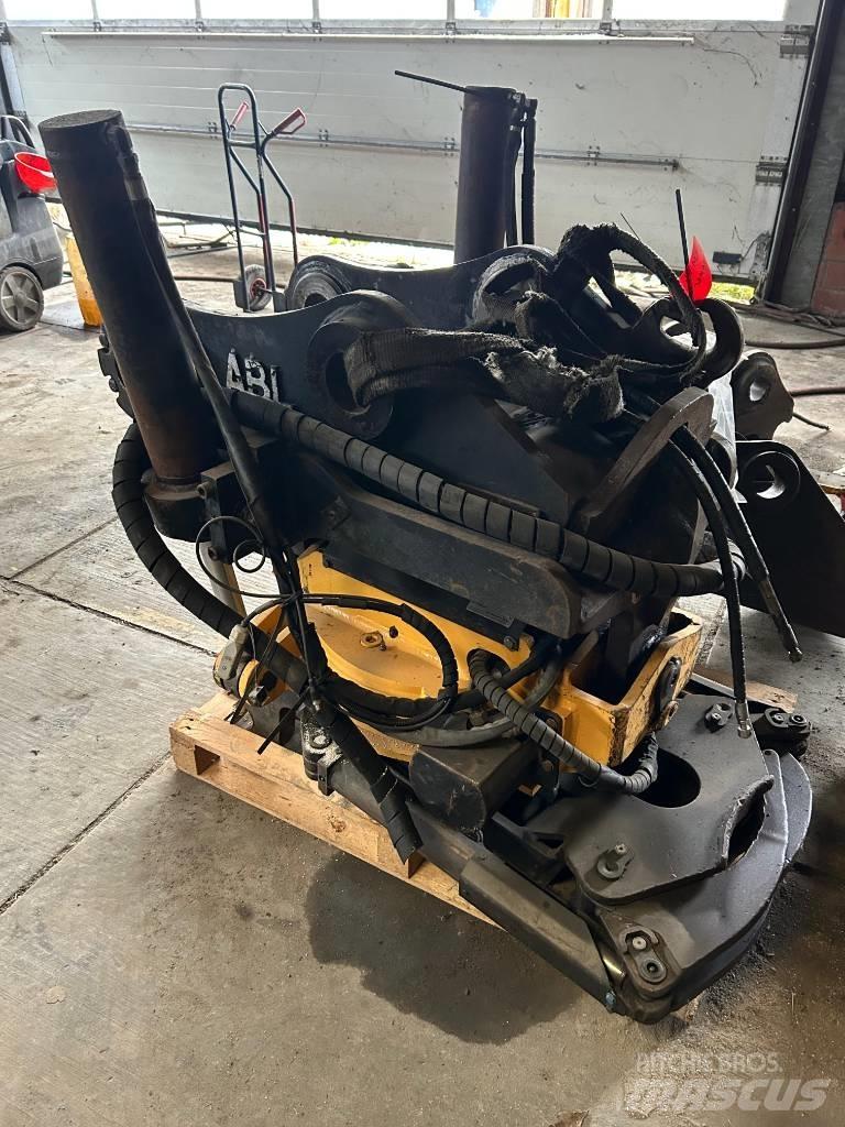 Engcon Tiltrotator 旋轉混合器