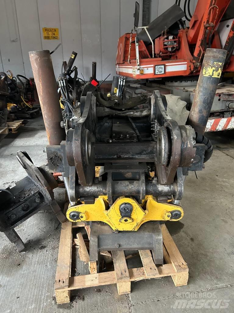 Engcon Tiltrotator 旋轉混合器
