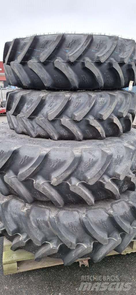 New Holland T5.110 輪胎、車輪和輪圈