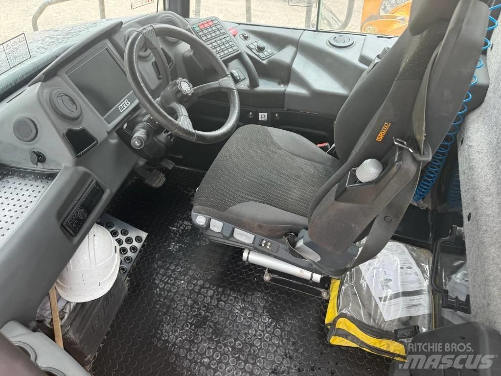 Bell B 30 E 鉸接式起吊車